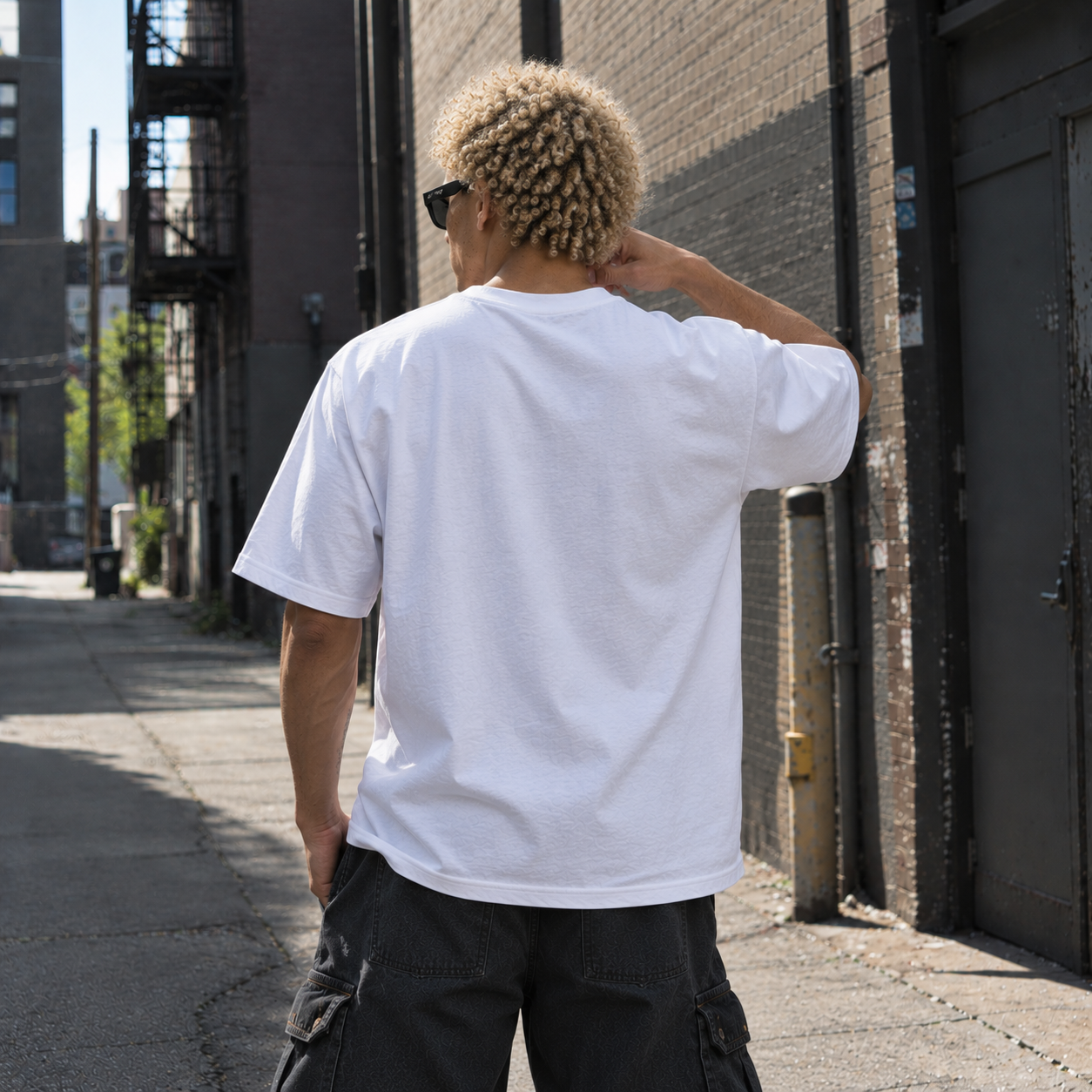 Expect Resistance T-Shirt | White/Red - Image 2